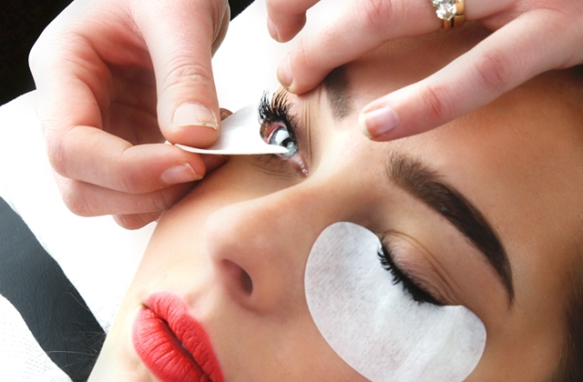 USEFUL TIPS ON EYELASH EXTENSIONS